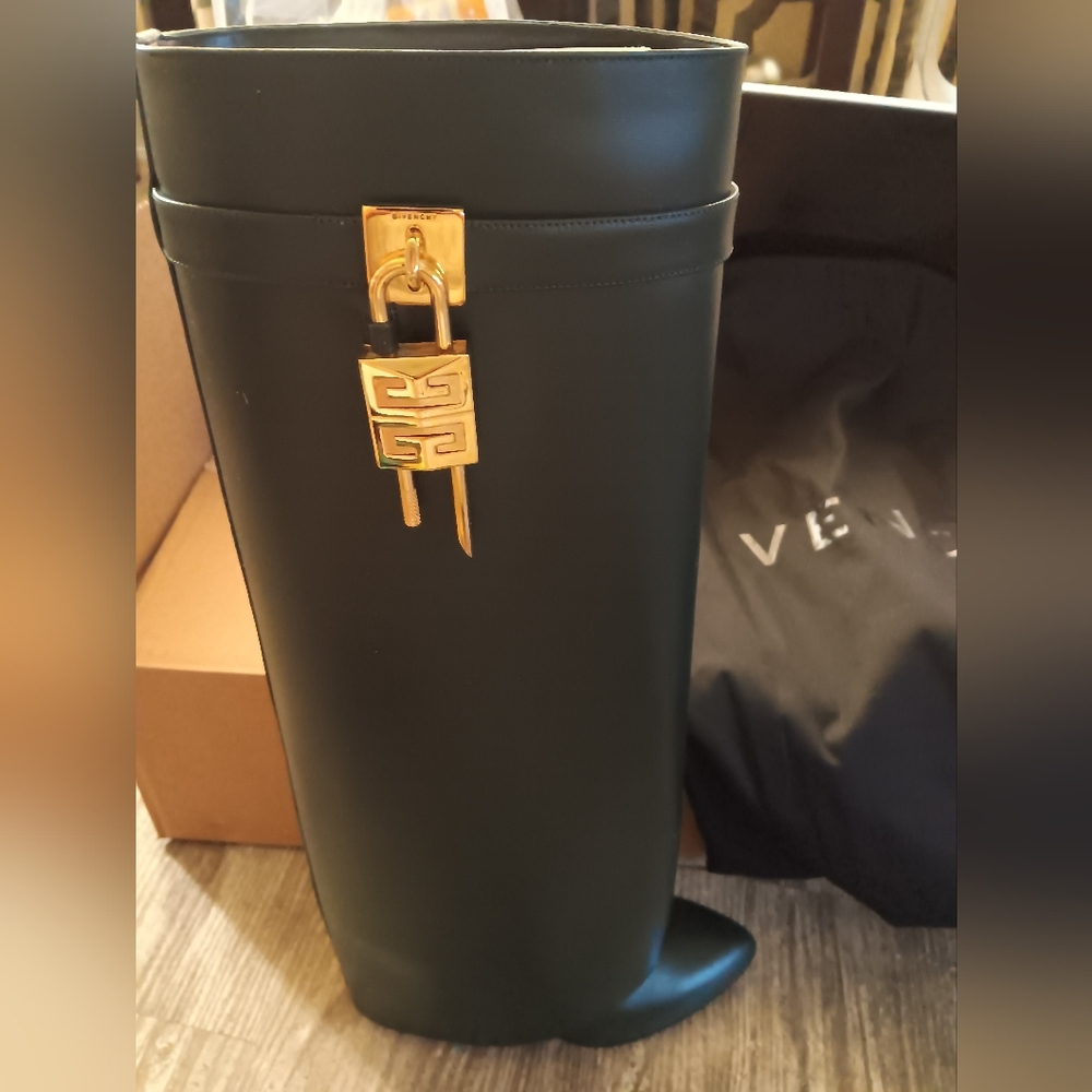 Givenchy boots Shark Lock Brand New